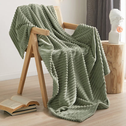 Geniospin Fleece Blanket Queen Size - 280GSM Super Soft Lightweight Bed Blanket with Strip, 3D Ribbed Jacquard, Plush Fuzzy Cozy Blanket Microfiber, Warm and Breathable (Sage Green, 90x90 inches)